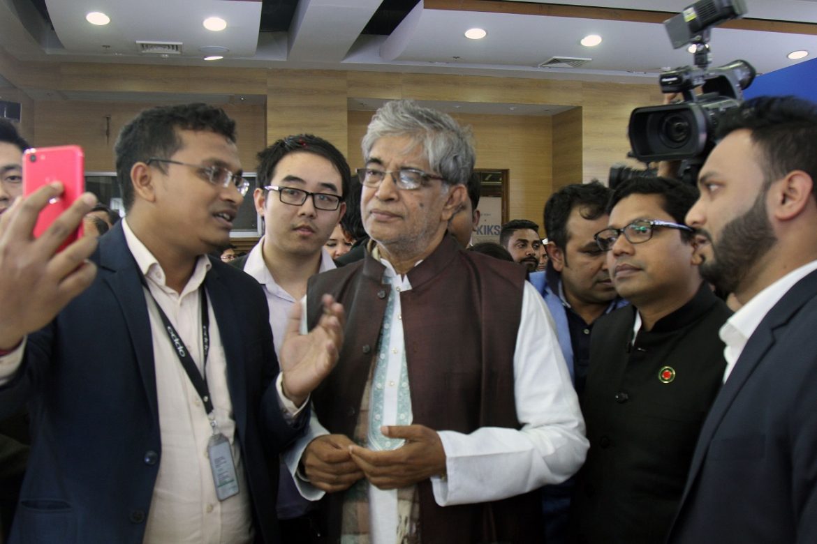 অপো স্মার্টফোনে চলছে আকর্ষণীয় অফার