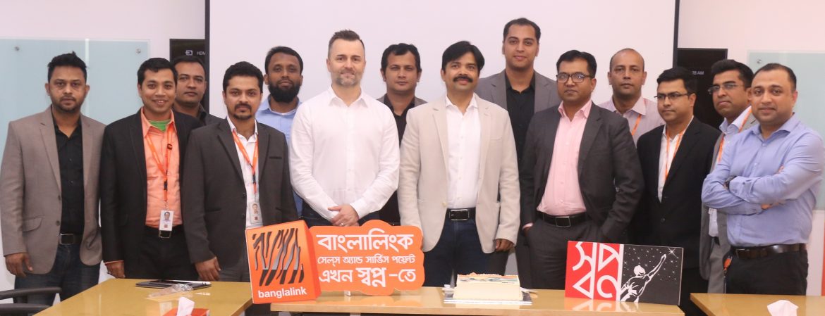 স্বপ্নের ১৪ আউটলেটে বাংলালিংক সেলস অ্যান্ড সার্ভিসেস পয়েন্ট চালু