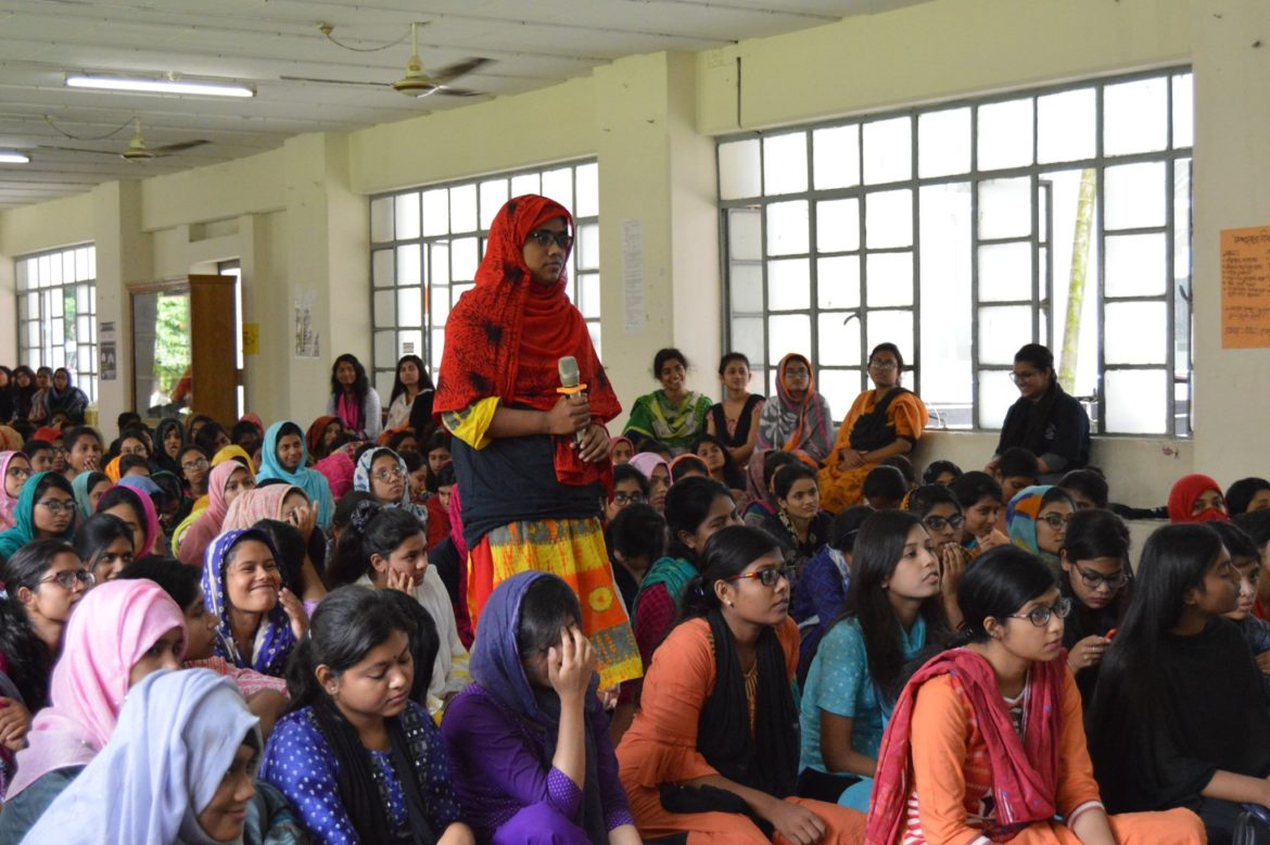 রাজধানীর দুই হাজার ছাত্রীকে প্রশিক্ণ দিচ্ছে সিআইডি