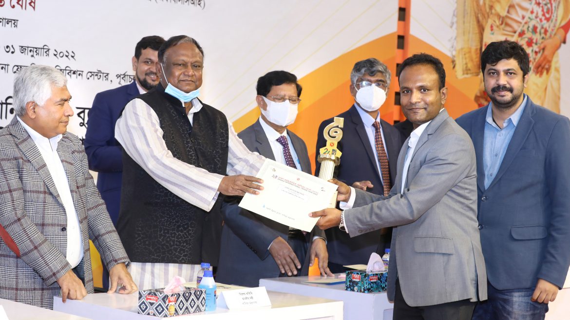 বাণিজ্য মেলায় সেরা ইলেকট্রনিক্স স্টলের পুরস্কার পেল ওয়ালটন
