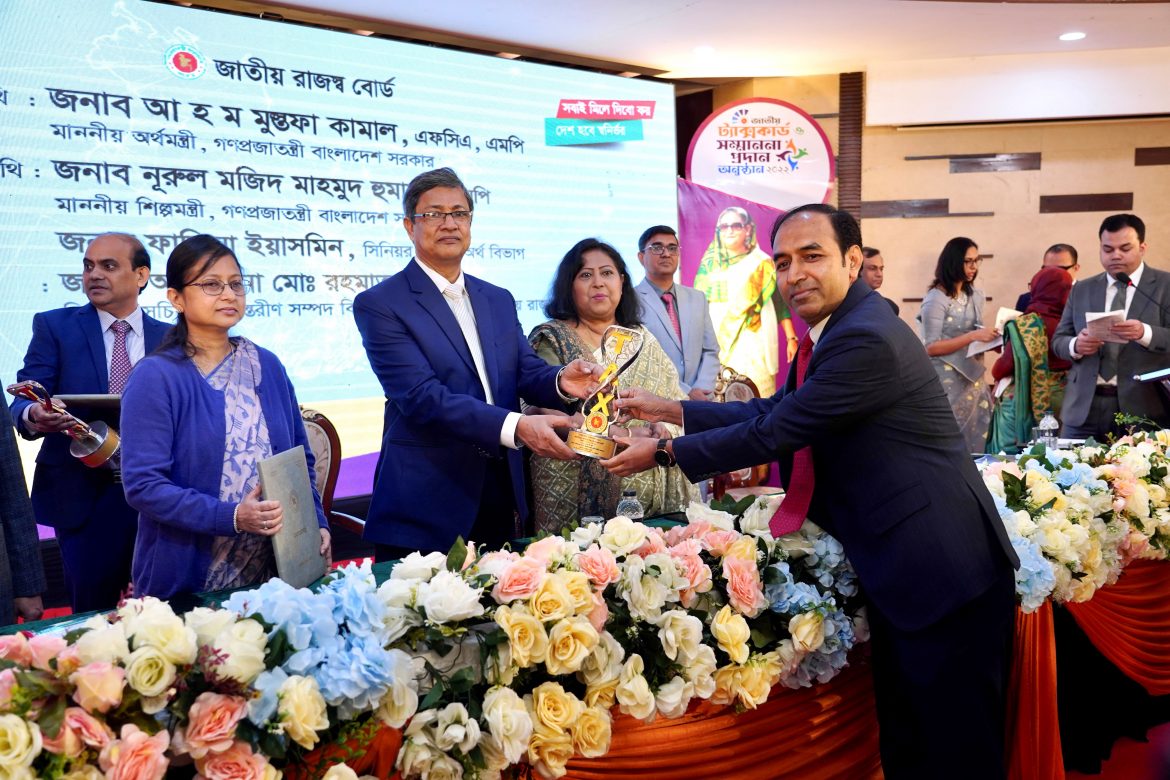 শীর্ষ করদাতার তালিকায় মেটলাইফ বাংলাদেশ